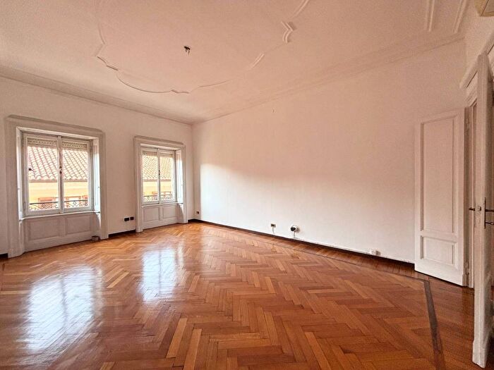 Appartamento trilocale in affitto in Via Monte di Pietà, Scala Manzoni, Milano