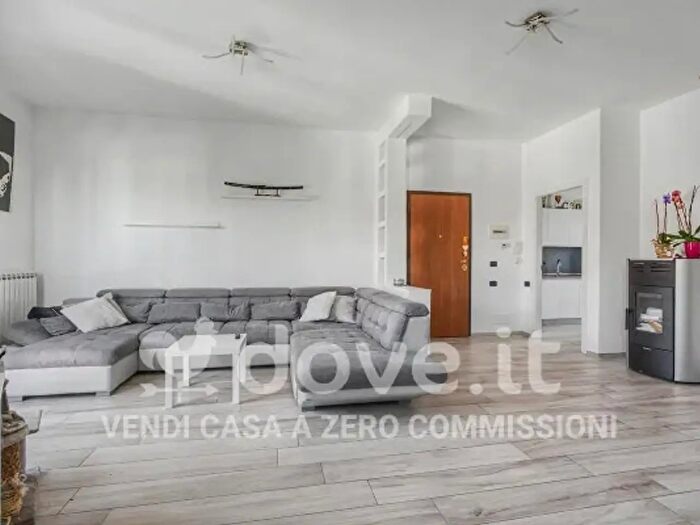 Appartamento trilocale in vendita in Via XX Settembre, Guanzate