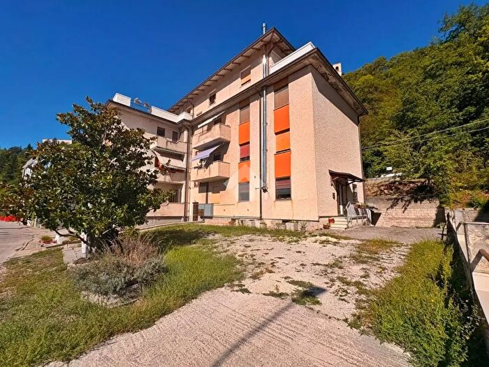 Appartamento trilocale in vendita in Via Loreto, Sassoferrato