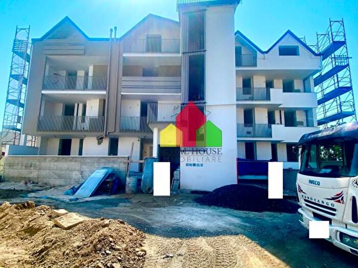 Appartamento quadrilocale in vendita in Via Cupa Rosolina, Parete