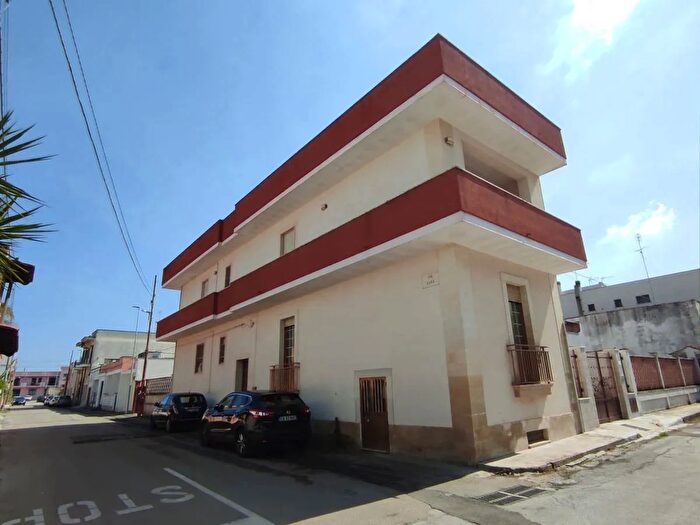 Appartamento trilocale in vendita in Via Zara, Minervino Di Lecce