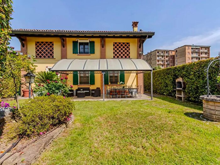 Casa con 5 locali in vendita in Viale Europa, Monza