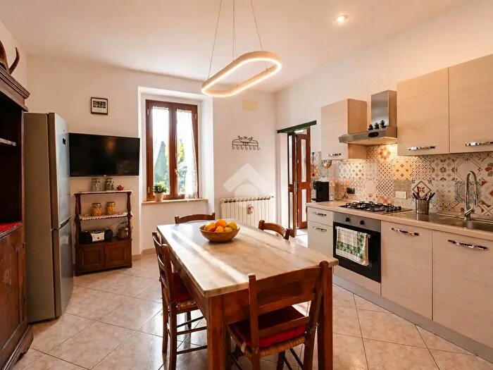 Appartamento trilocale in vendita in Vocabolo Molenano, Stroncone