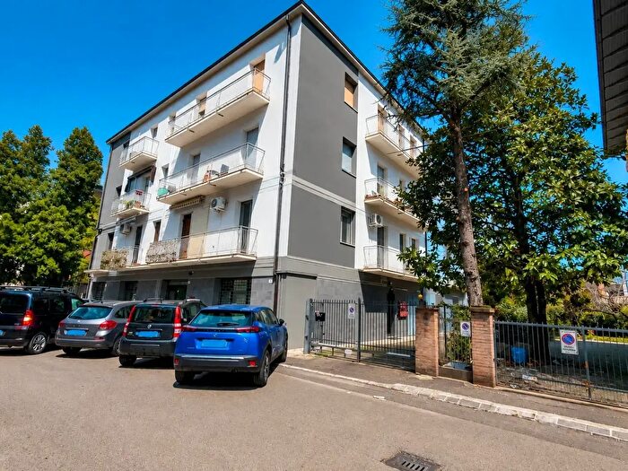 Appartamento trilocale in vendita in Via G degli Esposti, Modena