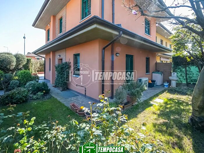 Casa quadrilocale in vendita in Via Grignano, Capriate San Gervasio