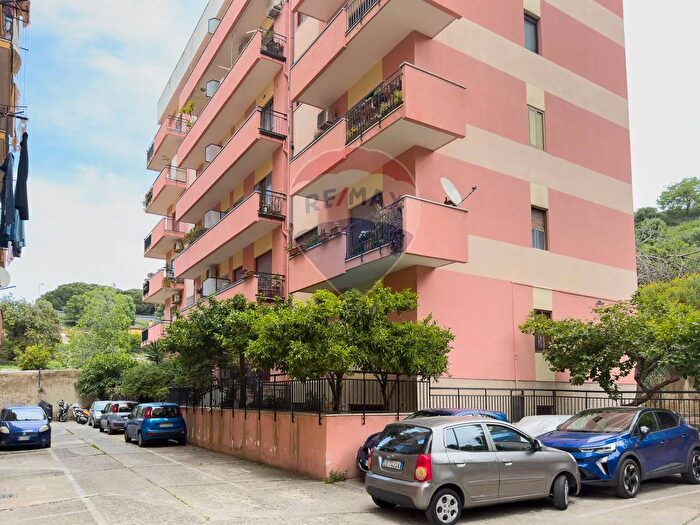 Appartamento con 5 locali in vendita in Via Comunale San Corrado, Messina