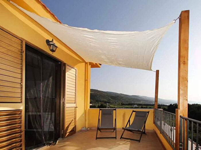 Appartamento trilocale in affitto in Caronia