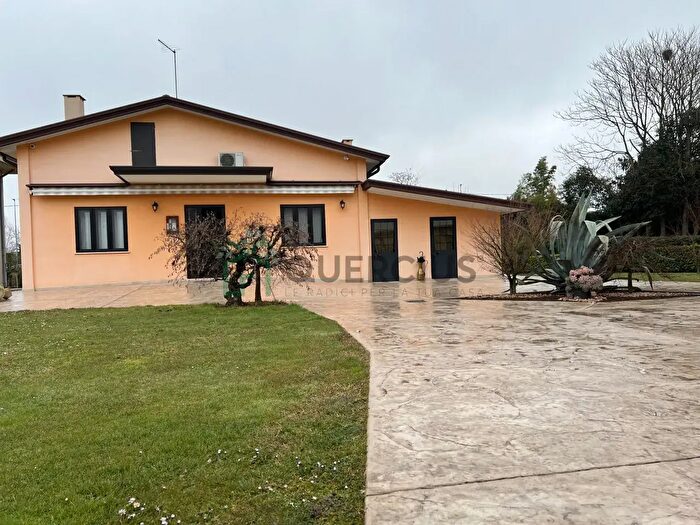 Casa quadrilocale in vendita in Via Passarella, San Dona Di Piave