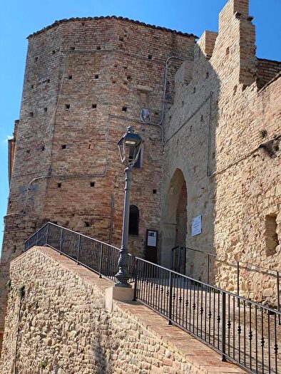 Appartamento quadrilocale in vendita in Via San Francesco, Montefiore DellAso
