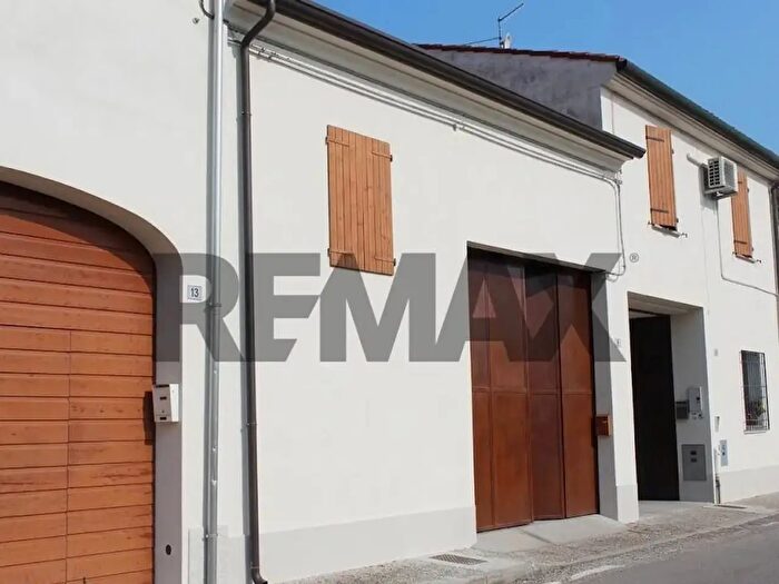 Casa con 5 locali in vendita in Via Padre Kolbe, Commessaggio