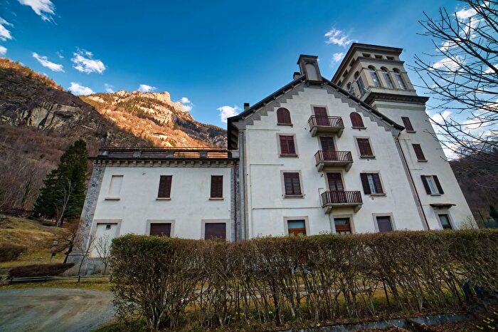 Appartamento con 6 locali in vendita in Rivasco, Premia