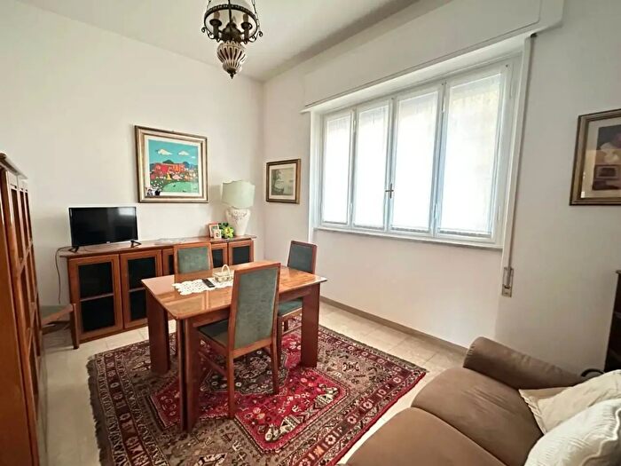 Appartamento con 5 locali in vendita in Via Leopardi, Viareggio