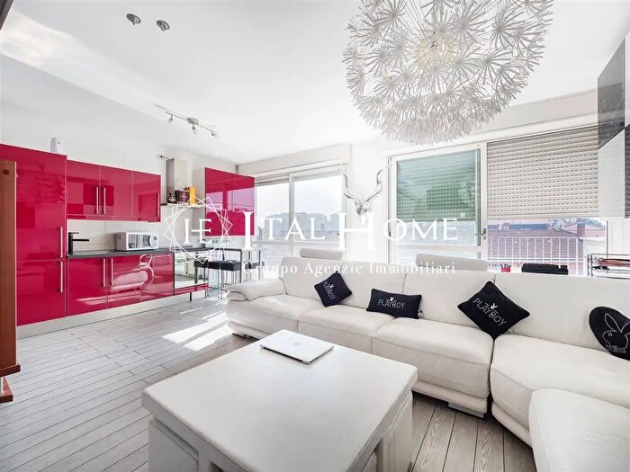 Appartamento trilocale in vendita in Via Terracina, Milano