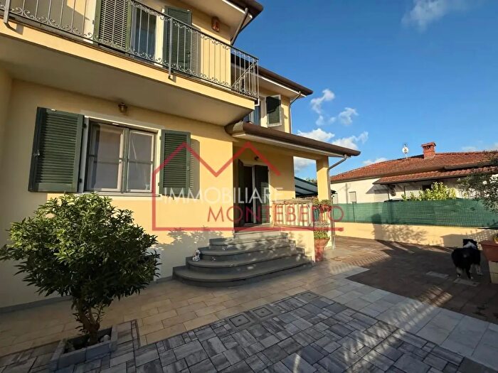 Casa con 6 locali in vendita in a del Paduletto, Camaiore