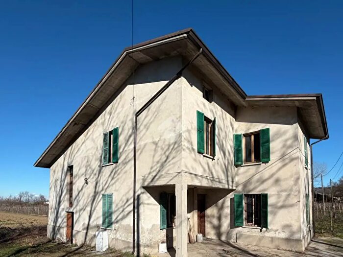 Casa quadrilocale in vendita in Cascina Vallazza, Broni