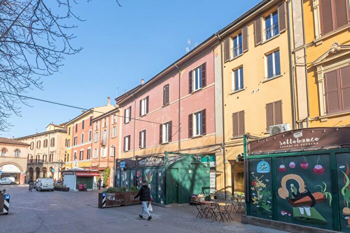 Appartamento con 5 locali in affitto in Piazza Aldrovandi, Bologna