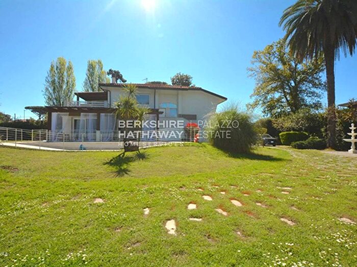 Casa con 6 locali in affitto in Pietrasanta