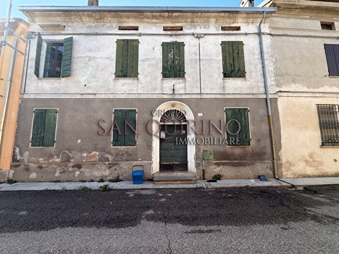 Casa con 6 locali in vendita in VIA TOMASEO, Casalbellotto, Casalmaggiore