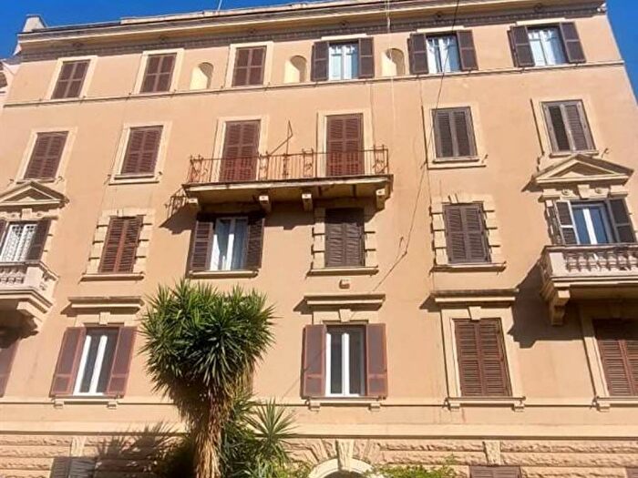 Appartamento quadrilocale in affitto in Via Garigliano, Trieste Coppedè, Roma