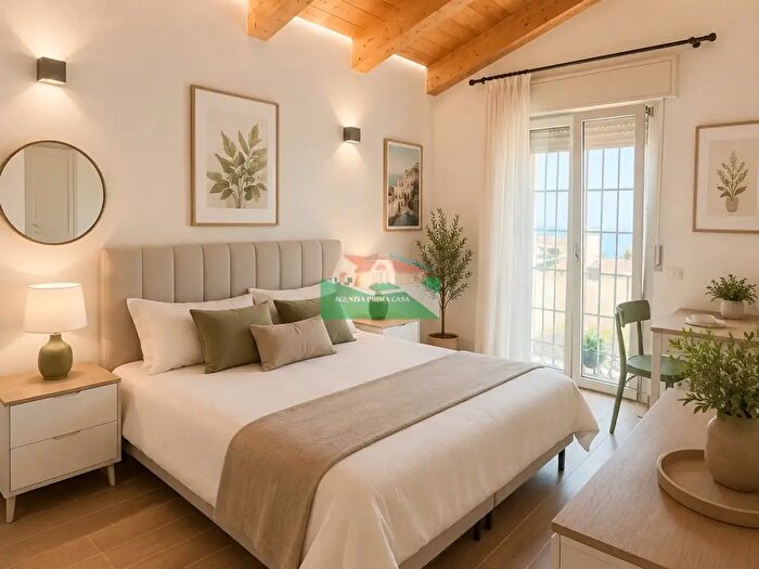 Casa con 10 locali in vendita in Via Senio, Ravenna