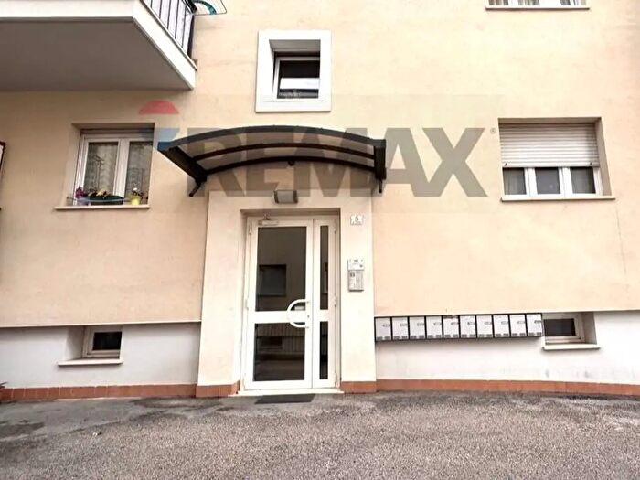Appartamento con 5 locali in affitto in Via San Gabriele dell'Addolorata, L'Aquila
