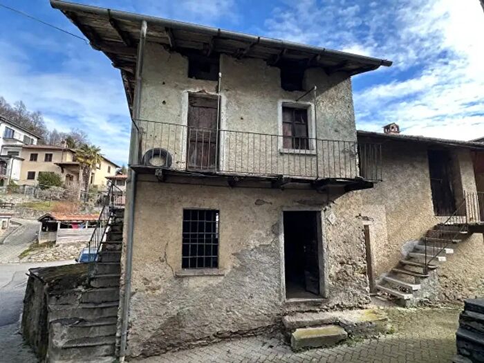 Casa bilocale in vendita in Via Provinciale, Dongo
