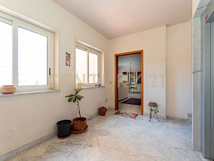 Appartamento con 5 locali in vendita in Via Nino Martoglio, Valverde