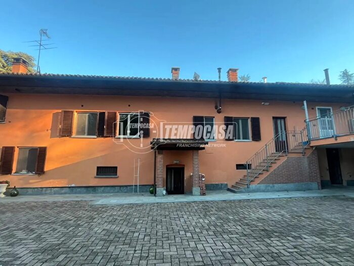 Casa con 9 locali in vendita in Frazione Quarto Inferiore a, Asti