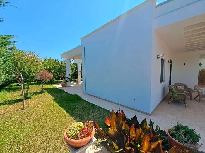 Casa con 7 locali in vendita in Carovigno