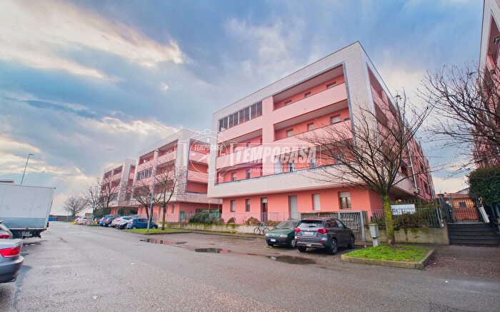 Appartamento trilocale in vendita in Trecate