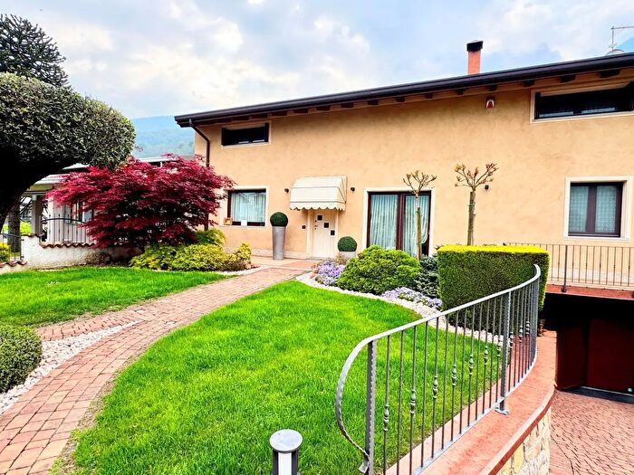 Casa con 5 locali in vendita in Via Torre Alta, Pian Camuno