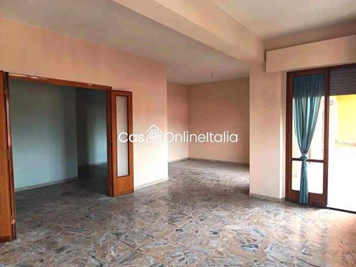 Appartamento con 8 locali in vendita in Viale Montegrappa, Prato