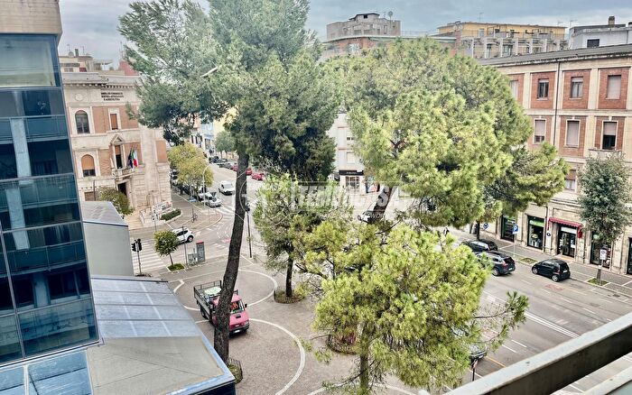 Appartamento quadrilocale in vendita in Via dei Marrucini, Pescara