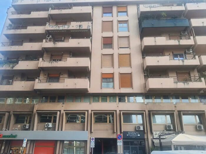 Appartamento trilocale in vendita in Via Catania, Palermo