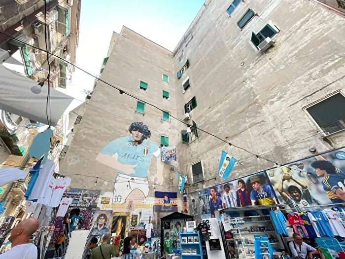 Appartamento trilocale in vendita in Via Emanuele De Deo, Napoli