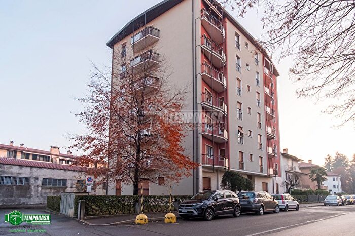 Appartamento trilocale in vendita in Via G Donizetti, Carate Brianza