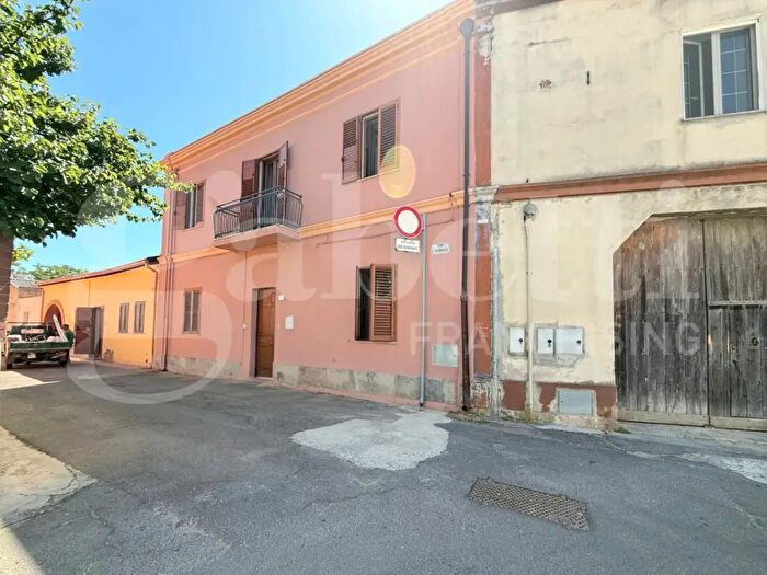 Casa con 5 locali in vendita in Via Petrarca, Serramanna