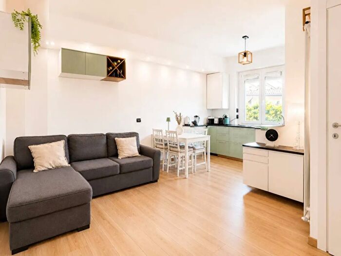 Appartamento trilocale in vendita in Via Paolo Mantegazza, Milano