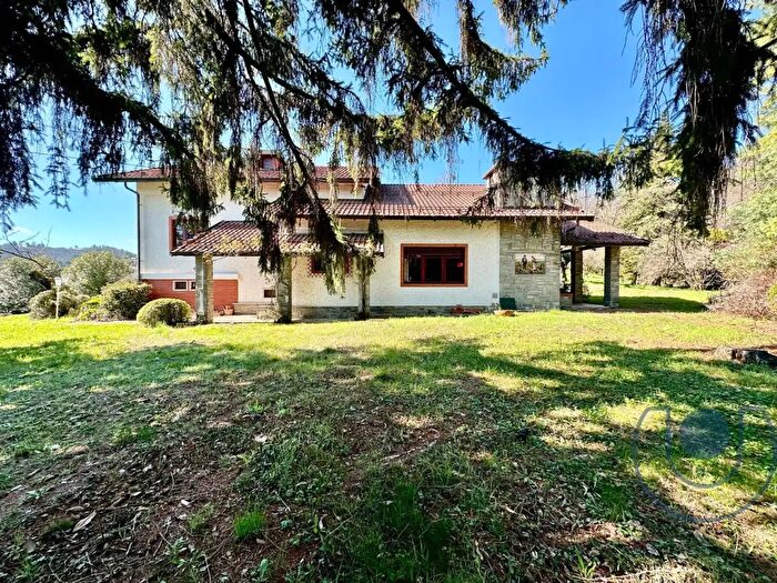 Casa con 15 locali in vendita in Strada Cenasco, Moncalieri
