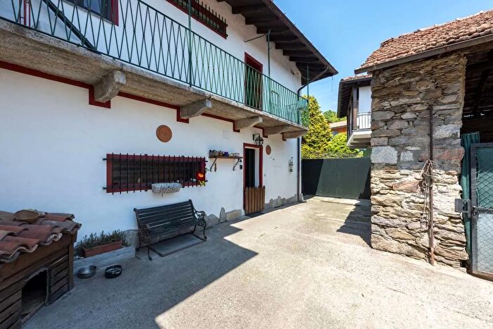 Casa con 8 locali in vendita in Gignese