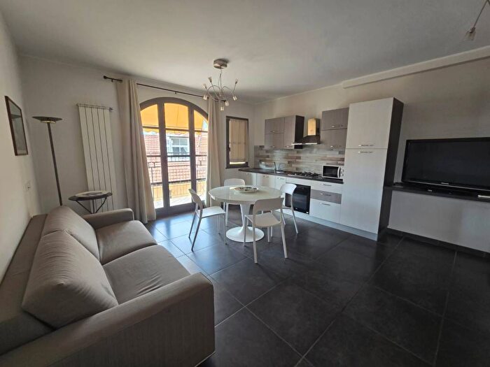 Appartamento quadrilocale in affitto in Via dei Mille, Centro, Albenga