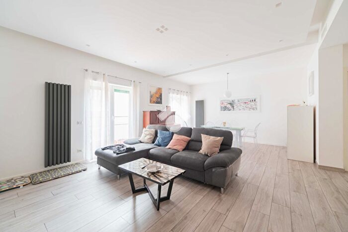 Appartamento quadrilocale in vendita in Via De Carolis dal al, Roma