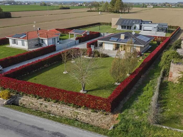 Casa quadrilocale in vendita in Via Massumatico C, San Pietro In Casale