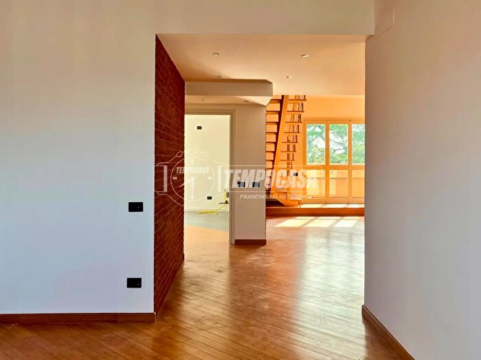 Appartamento con 5 locali in vendita in Via San Giacomo a, Casatenovo