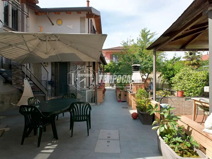 Casa con 7 locali in vendita in Via Ada Negri, Bollate