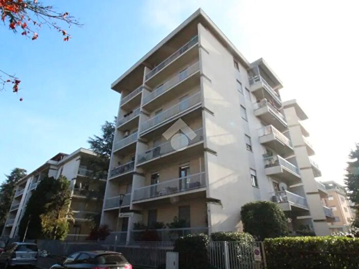 Appartamento trilocale in vendita in Via Innocenzo XI, Bergamo