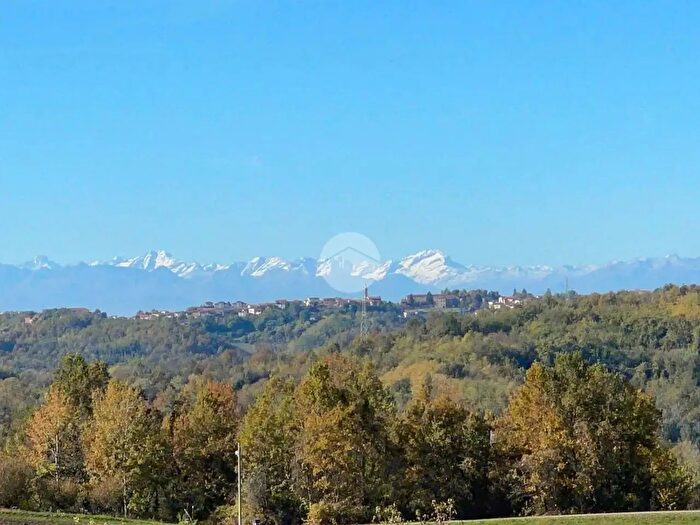 Casa con 14 locali in vendita in Asti Frazione Mombarone, Asti