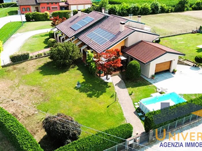 Casa con 6 locali in vendita in Via Tolomei, Loreggia