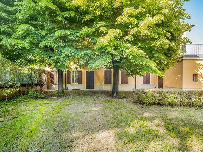 Casa con 11 locali in vendita in Via Marconi, Montecchio Emilia