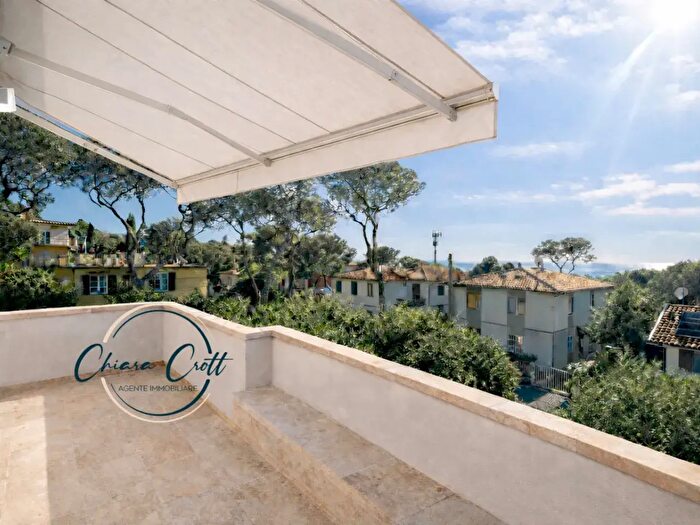 Casa con 7 locali in vendita in Livorno